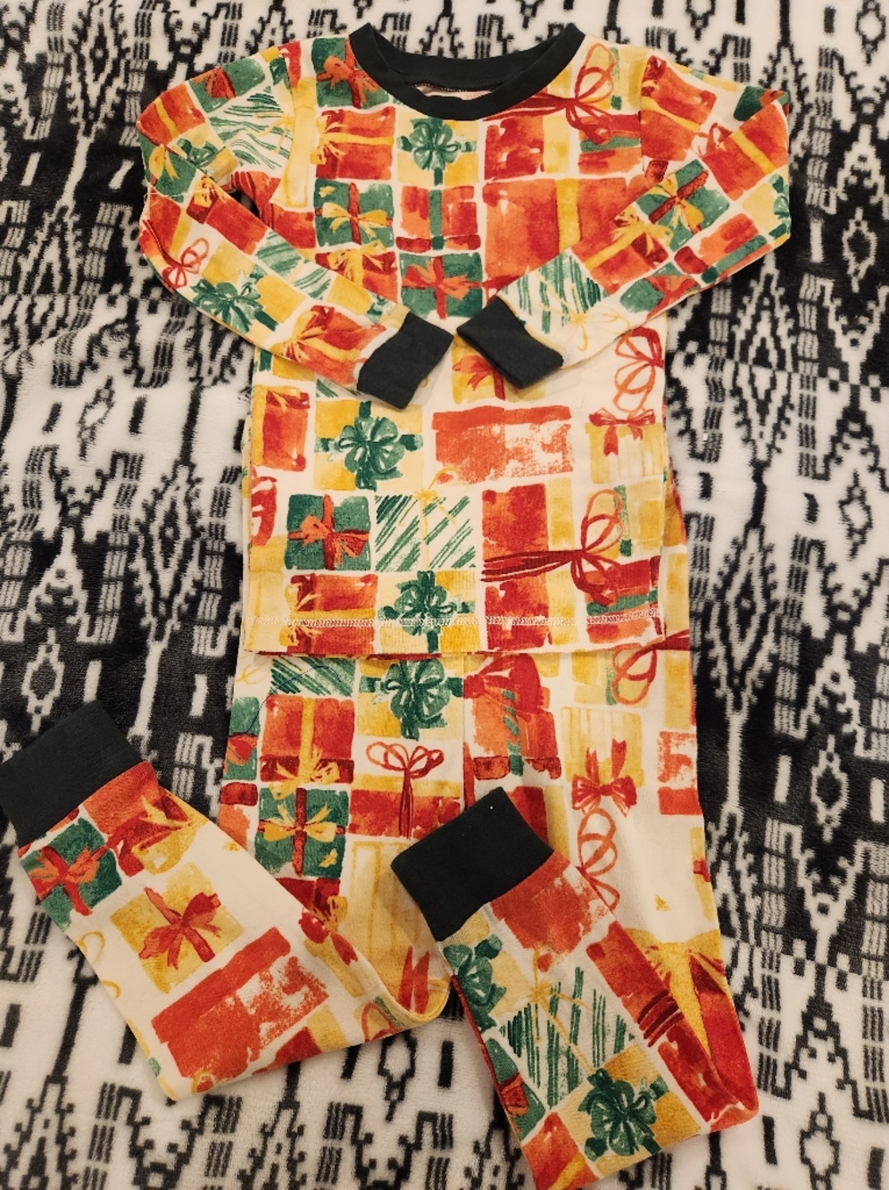 Burt's Bees Kids Gift-Print One-Piece Pajamas in Red, Green, Yellow, Size 24M